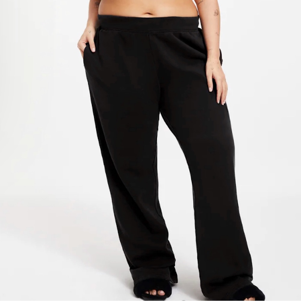 Good American Wide Leg Sweatpant in Black001 Size 7 (4XL)